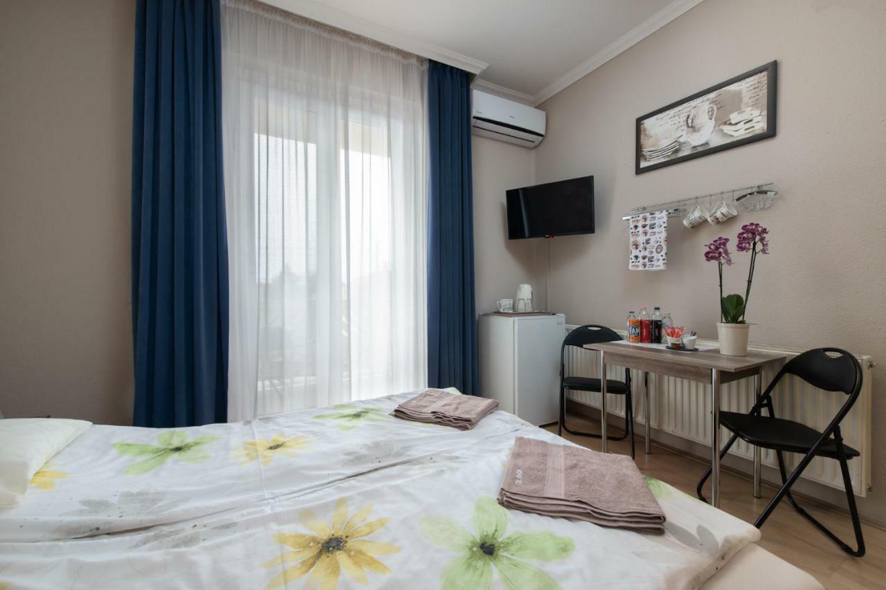 Clock Cafe Pizzeria Es Panzio Hotell Hajdúszoboszló Eksteriør bilde
